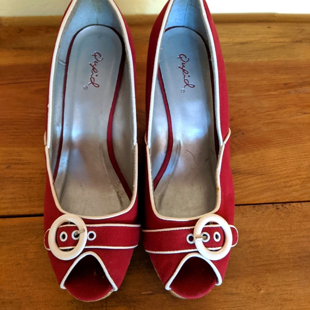 Cute peep toe wedged shoes